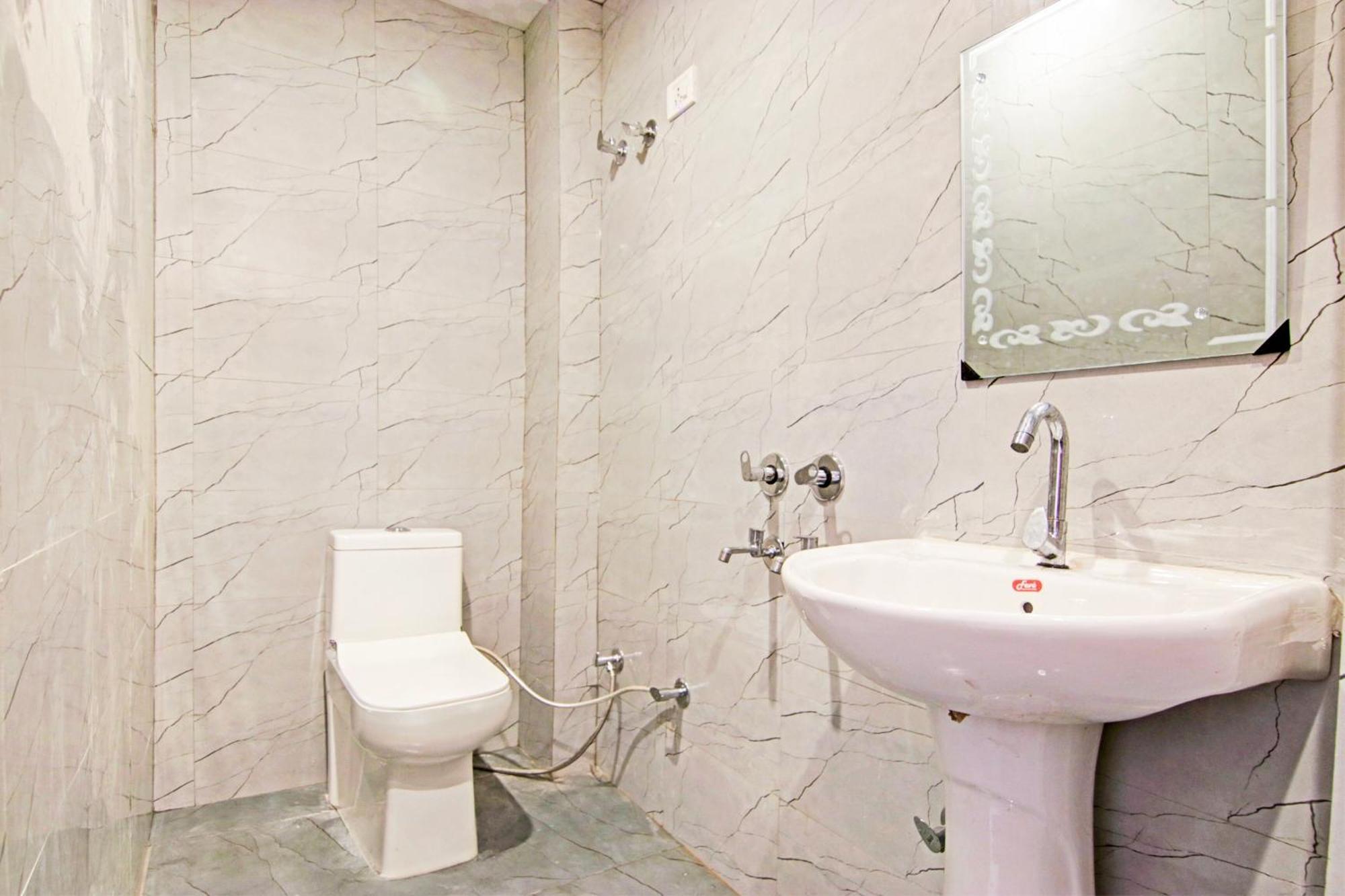 Hotel O Granville New Delhi